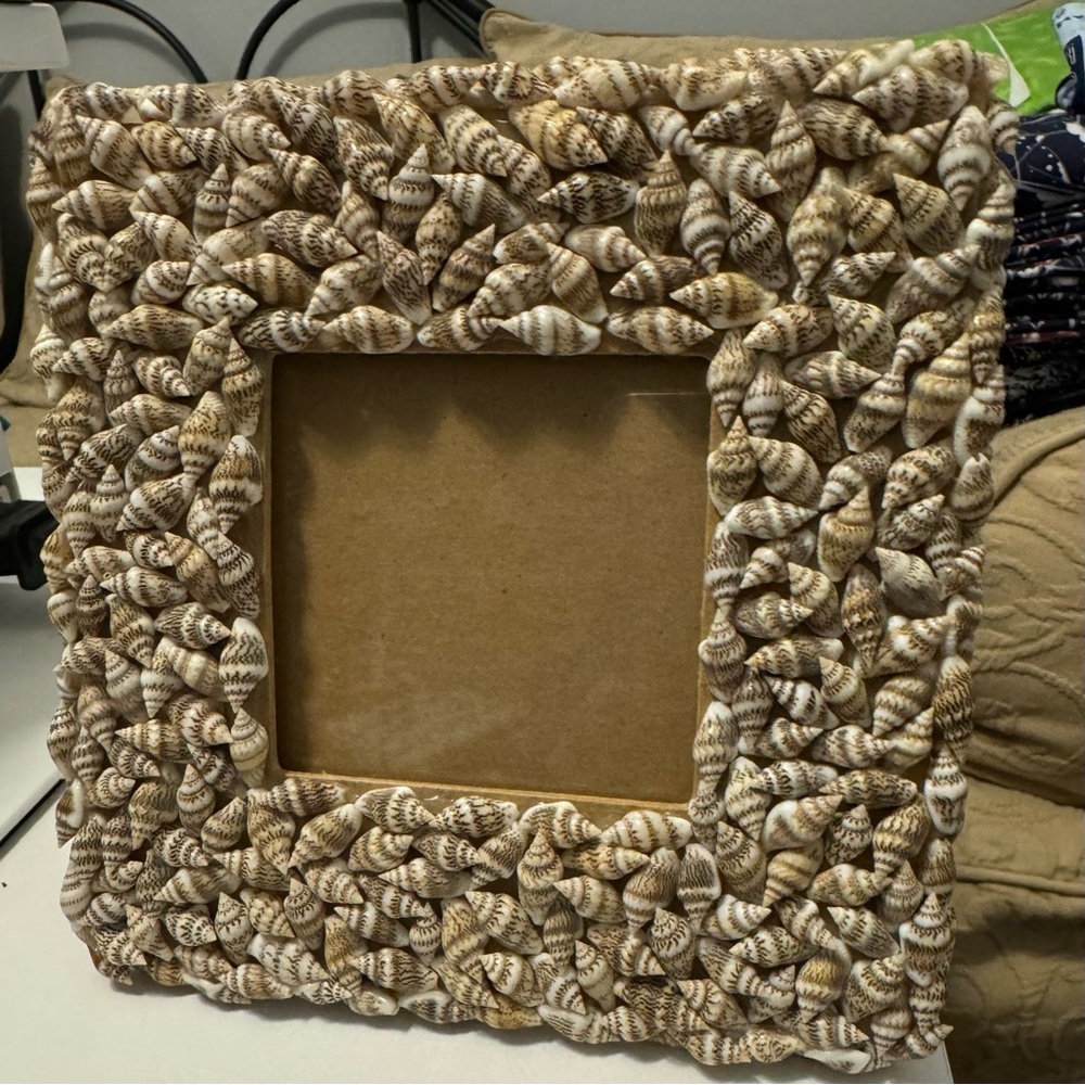 Square frame holds 3x3 photo.